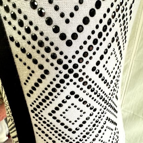 Leo Guy Womens Top SZ S Knit White Black Embellishments Short Sleeve Sweater - Picture 2 of 14